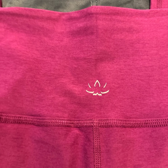 Beyond Yoga Pink Full-Length Leggings - Picture 2 of 7